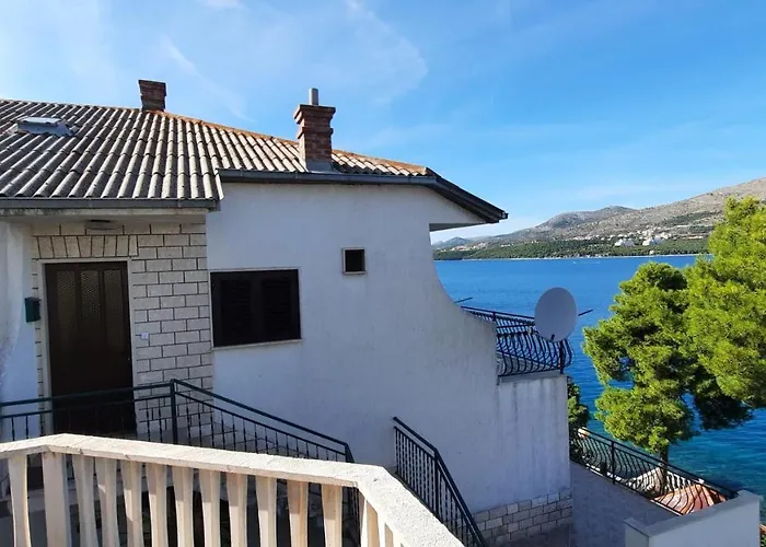 Seaview & Beachfront Apartments Jakov