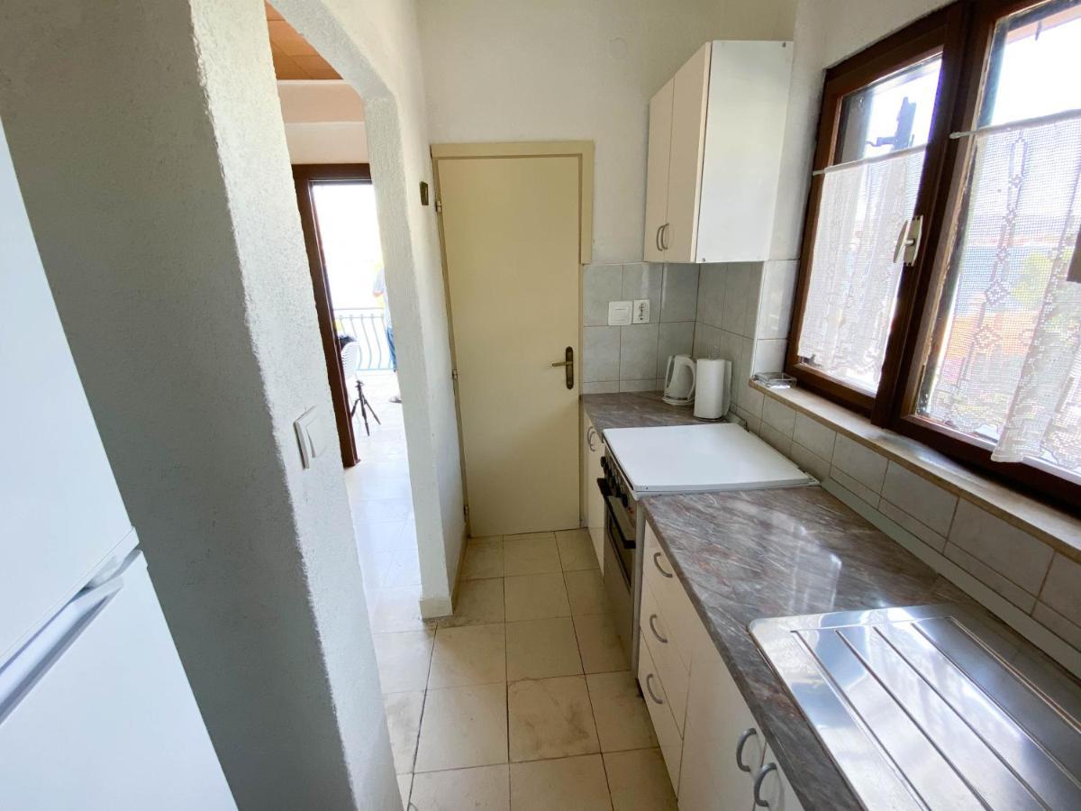 Seaview & Beachfront Jakov Apartment Donji Okrug (Ciovo)
