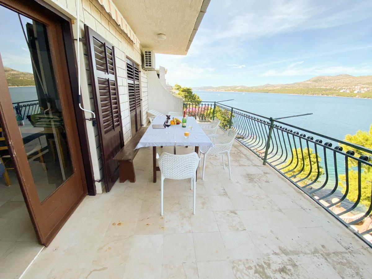 Apartment Seaview & Beachfront Jakov Donji Okrug (Ciovo)