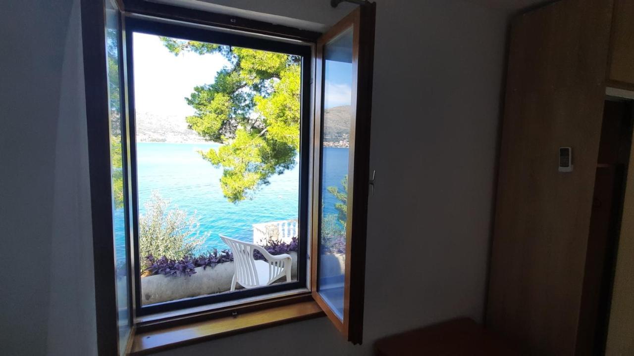 Seaview & Beachfront Jakov Apartment Donji Okrug (Ciovo)
