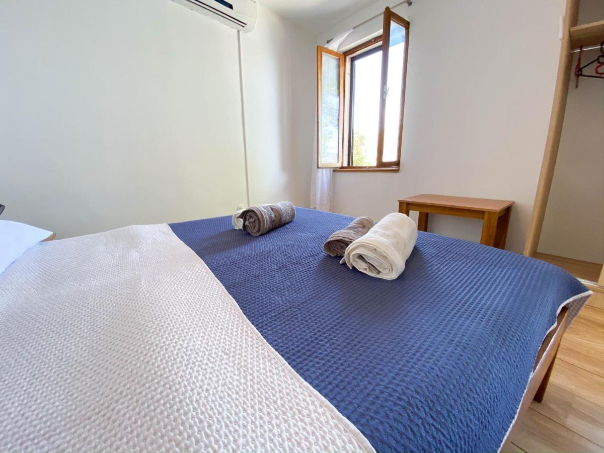 Seaview & Beachfront Jakov *